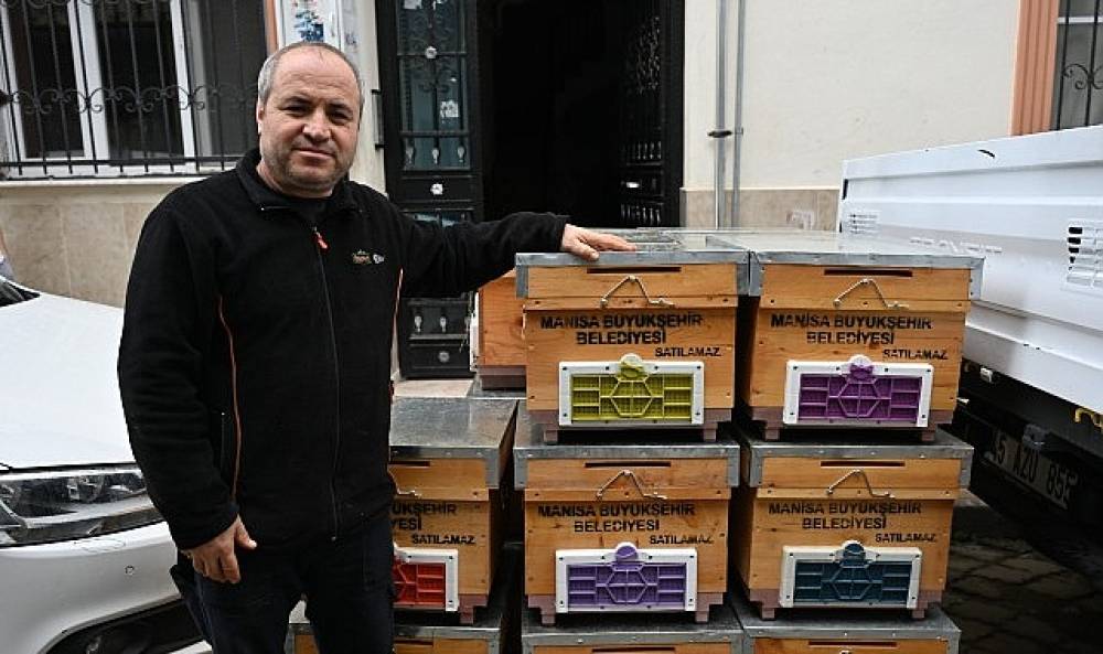 B&uuml;y&uuml;kşehir'den Sel Mağduru Arıcıya Kovan Desteği