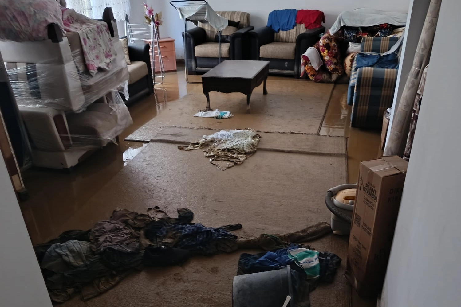 Manisa Salihli&rsquo;deki sel mağdurlarının yaraları sarılıyor