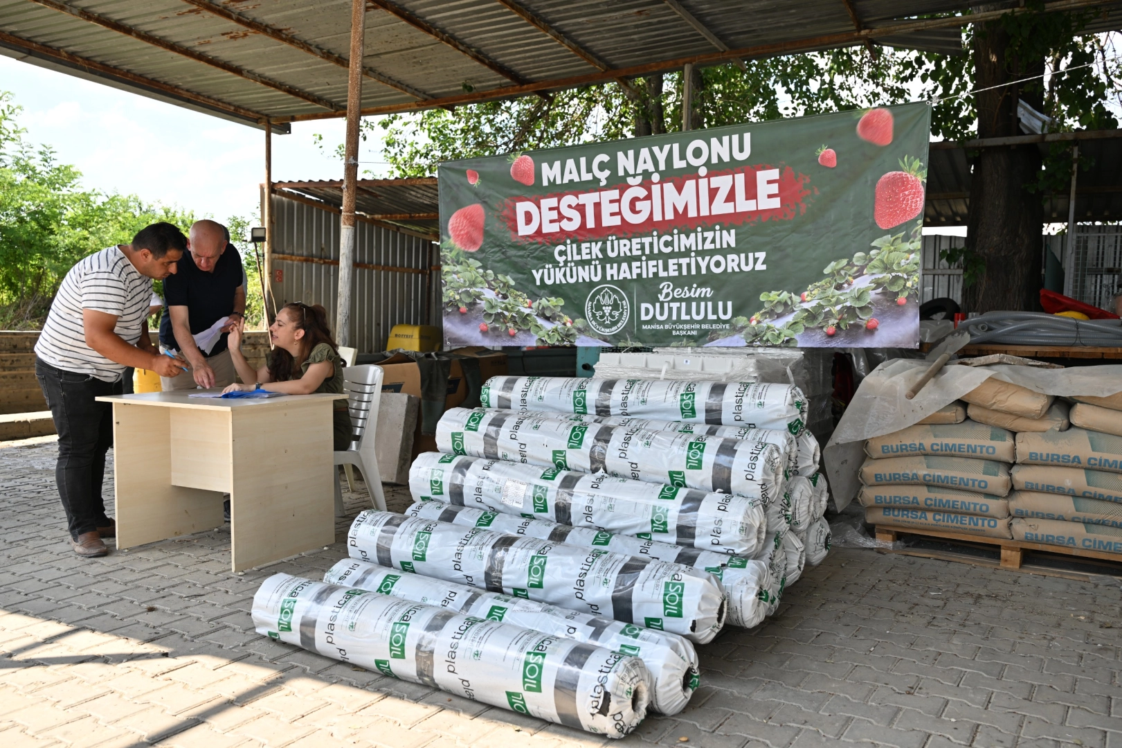 Manisa&rsquo;da &ccedil;ilek &uuml;reticisine B&uuml;y&uuml;kşehir&rsquo;den destek