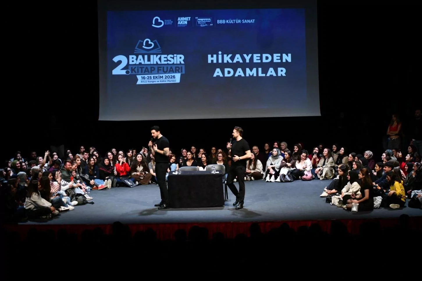 Balıkesir Kitap Fuarı'nda 'Hİk&acirc;yeden Adamlar'a yoğun ilgi
