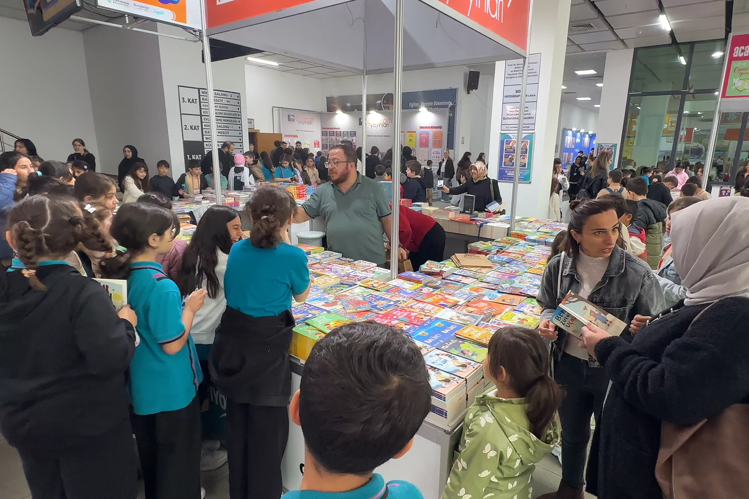 &Ccedil;ayırovalı kitapseverler, kitap g&uuml;nlerinden &ccedil;ok memnun