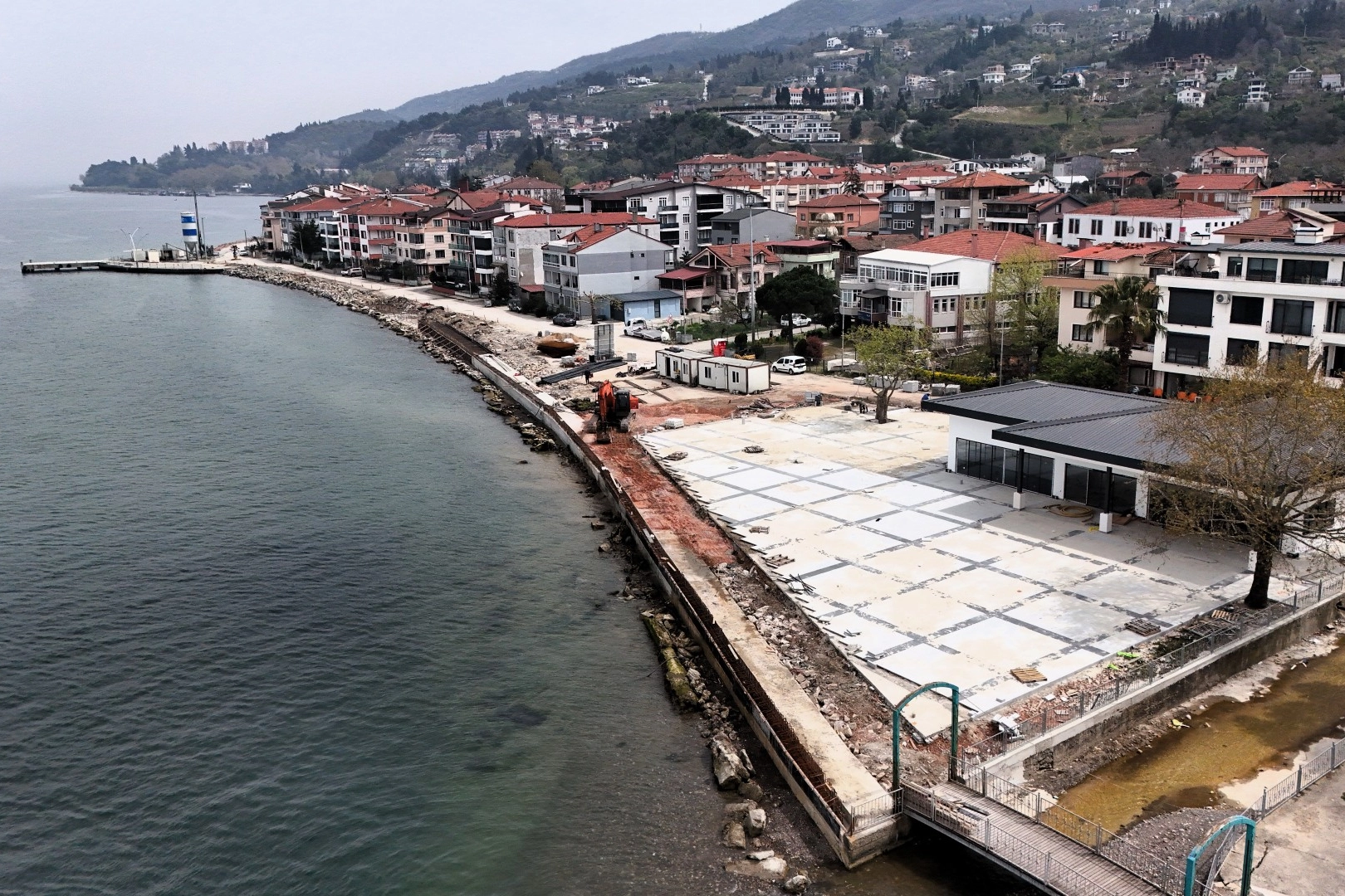 Dalga kırıcı Ulaşlı&rsquo;da taşkınlarına &lsquo;dur&rsquo; diyecek