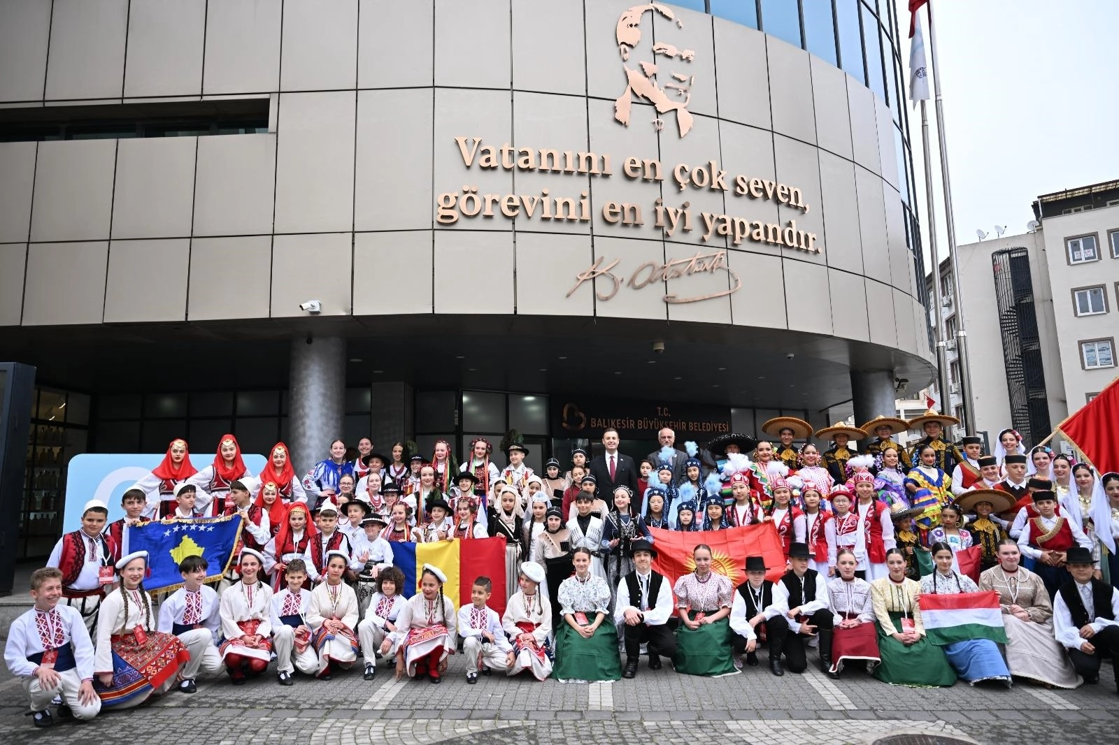 Balıkesir&rsquo;de d&uuml;nya &ccedil;ocukları buluştu