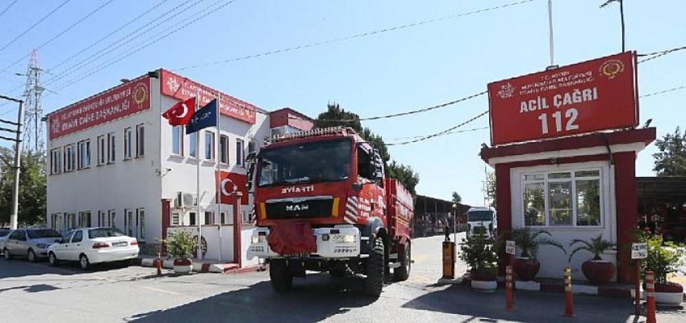 Aydın büyükşehir belediyesi itfaiyesi söndürme çalışmalarına destek olmak için marmaris'teki yangın bölgesine gidiyor