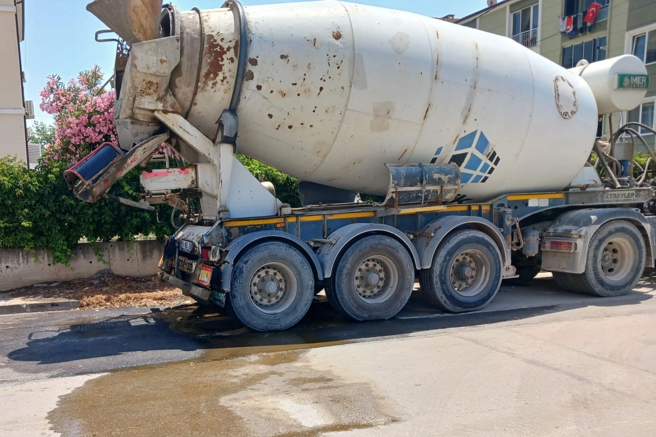 Elazığ&rsquo;da yollara beton d&ouml;ken miksere para cezası