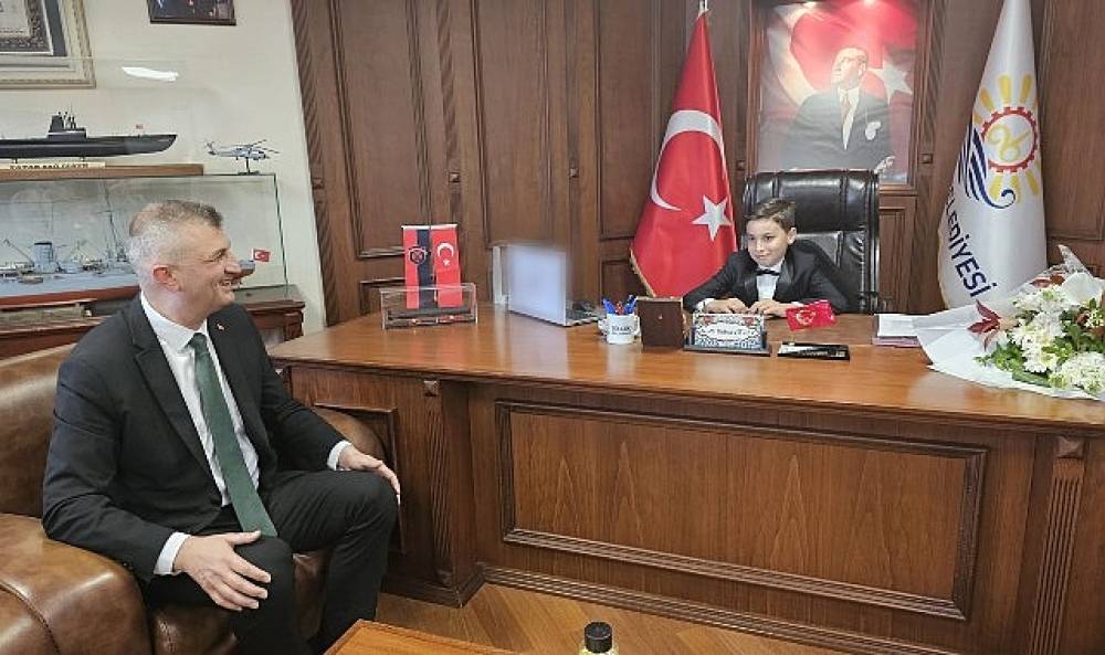 Gölcük Belediye Başkanı Ali Yıldırım Sezer, 23 Nisan Ulusal Egemenlik ve Çocuk Bayramı kapsamında koltuğunu devretti.