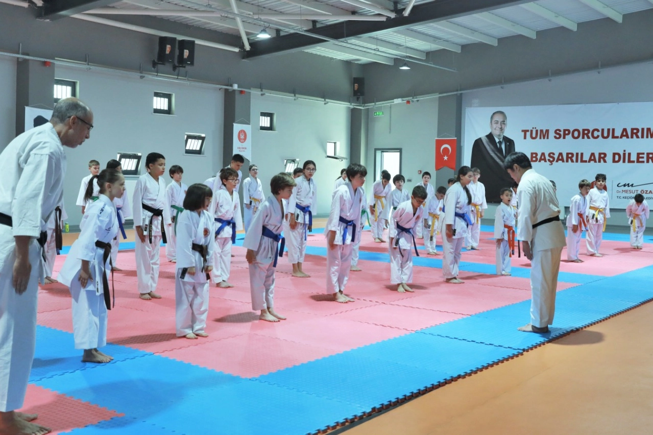 Ankara Ke&ccedil;i&ouml;ren uluslararası karatecileri ağırladı