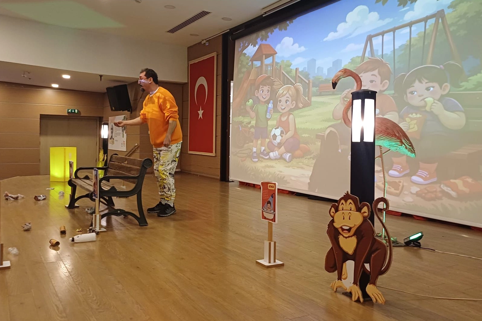 İzmir &Ccedil;iğlili minikler mikroplara karşı sahneye &ccedil;ıktı