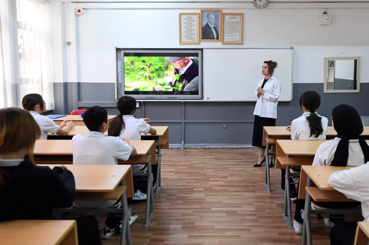 &Ouml;ğretmenlerin yer değiştirme başvuruları 4-6 Mayıs'ta