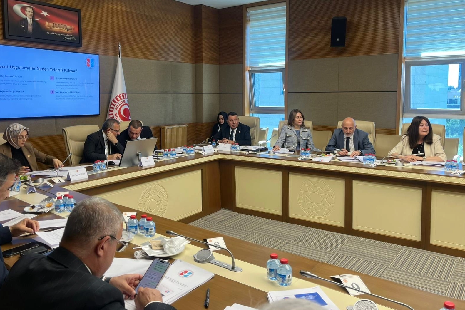 TBMM Komisyonu &ccedil;ocukların dijital riskleri ve eğitim politikalarını masaya yatırdı