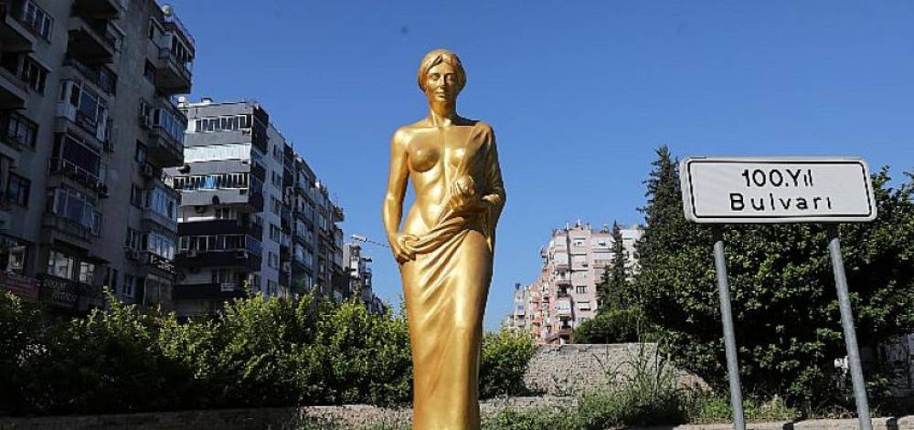 Altın Portakal’ın habercisi  Venüs heykelleri caddelerde