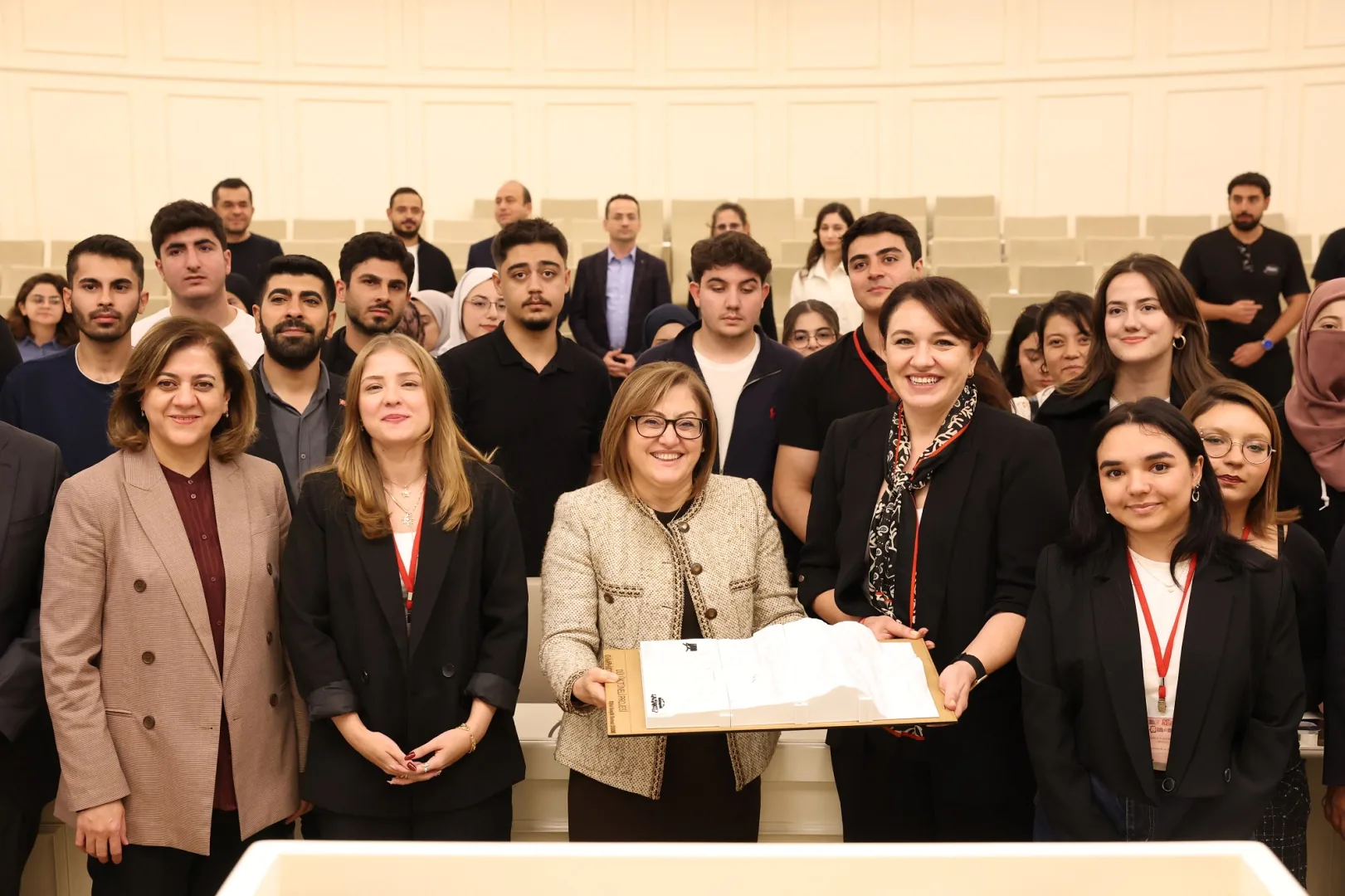 Başkan Şahin&rsquo;den mimar adaylarına: Kendinizi d&uuml;nyaya hazırlayın