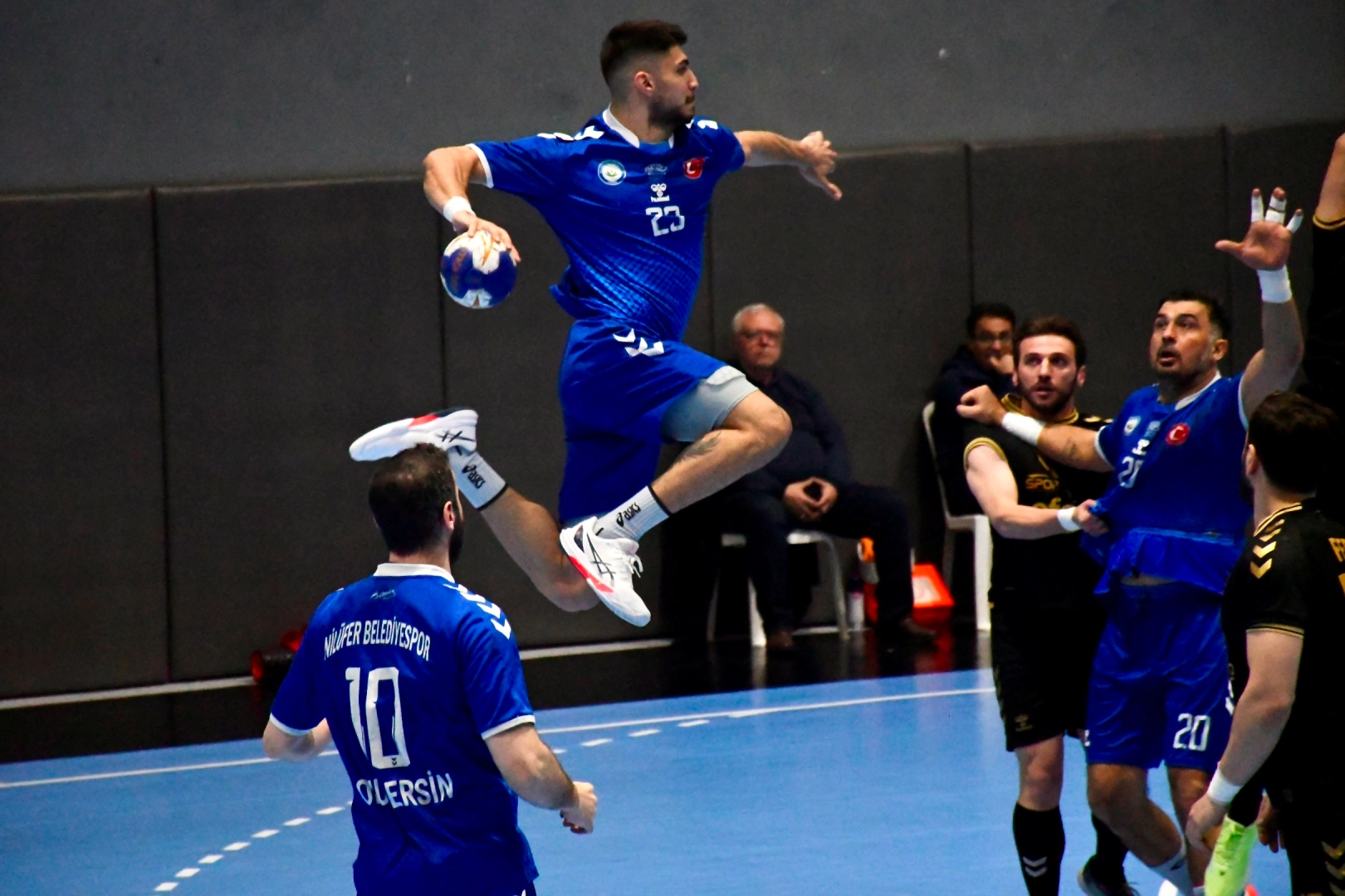 Nil&uuml;fer Belediyespor G&uuml;neysuspor karşısında galip