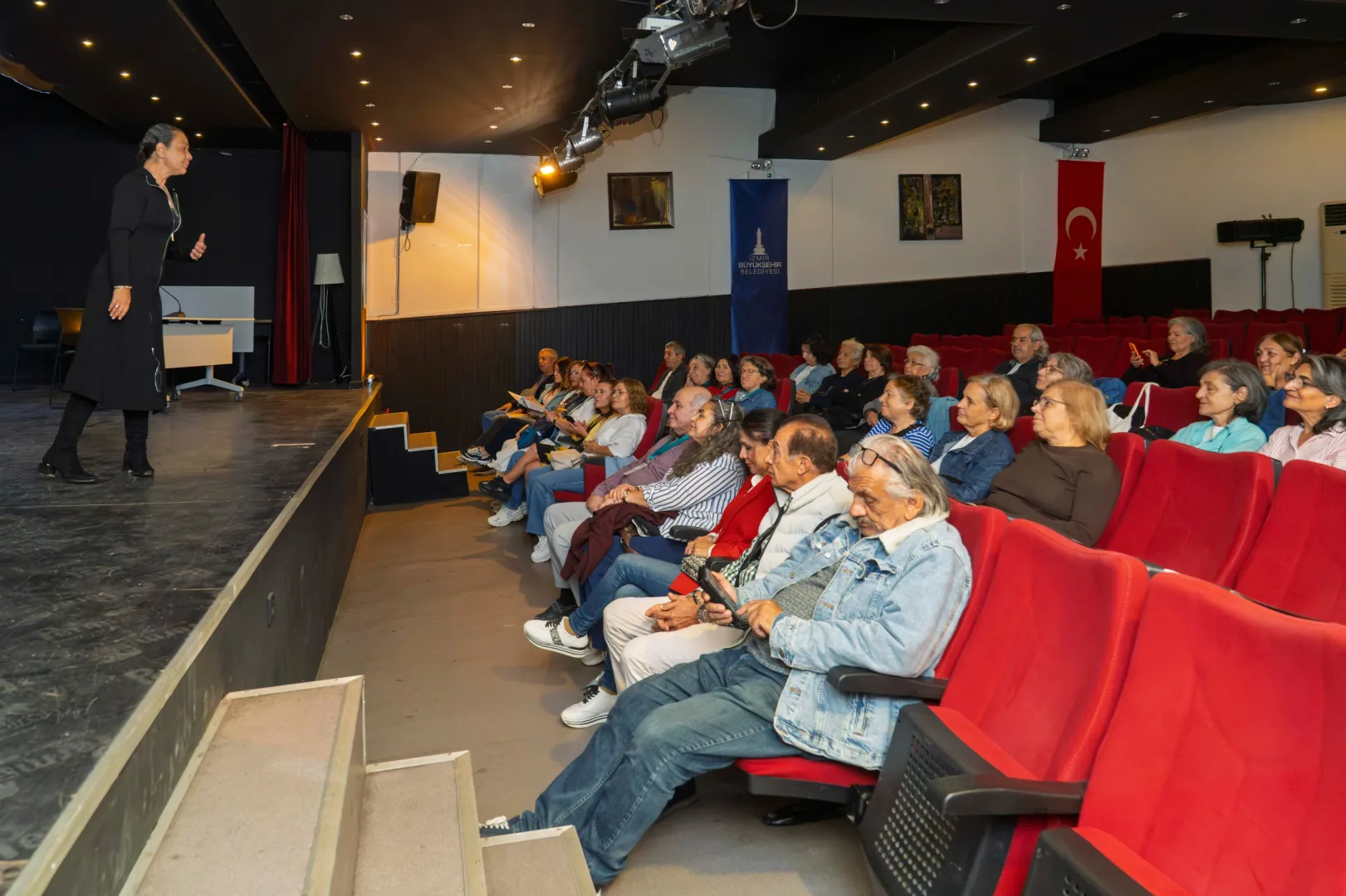 İzmir&rsquo;de 3. Yaş &Uuml;niversitesi&rsquo;nde son d&ouml;nem heyecanı