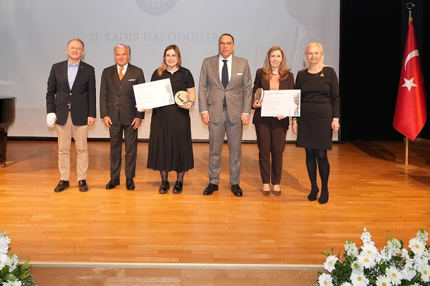 21. Kadir Has &Ouml;d&uuml;lleri sahiplerini buldu