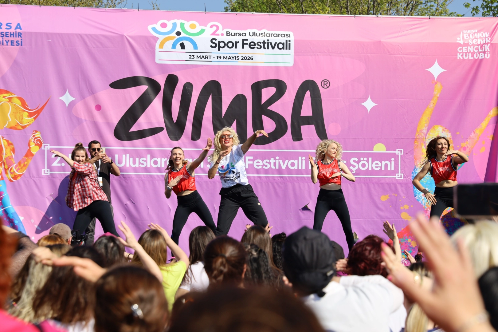 Bursa'da D&uuml;nya Dans G&uuml;n&uuml;'ne zumbalı kutlama
