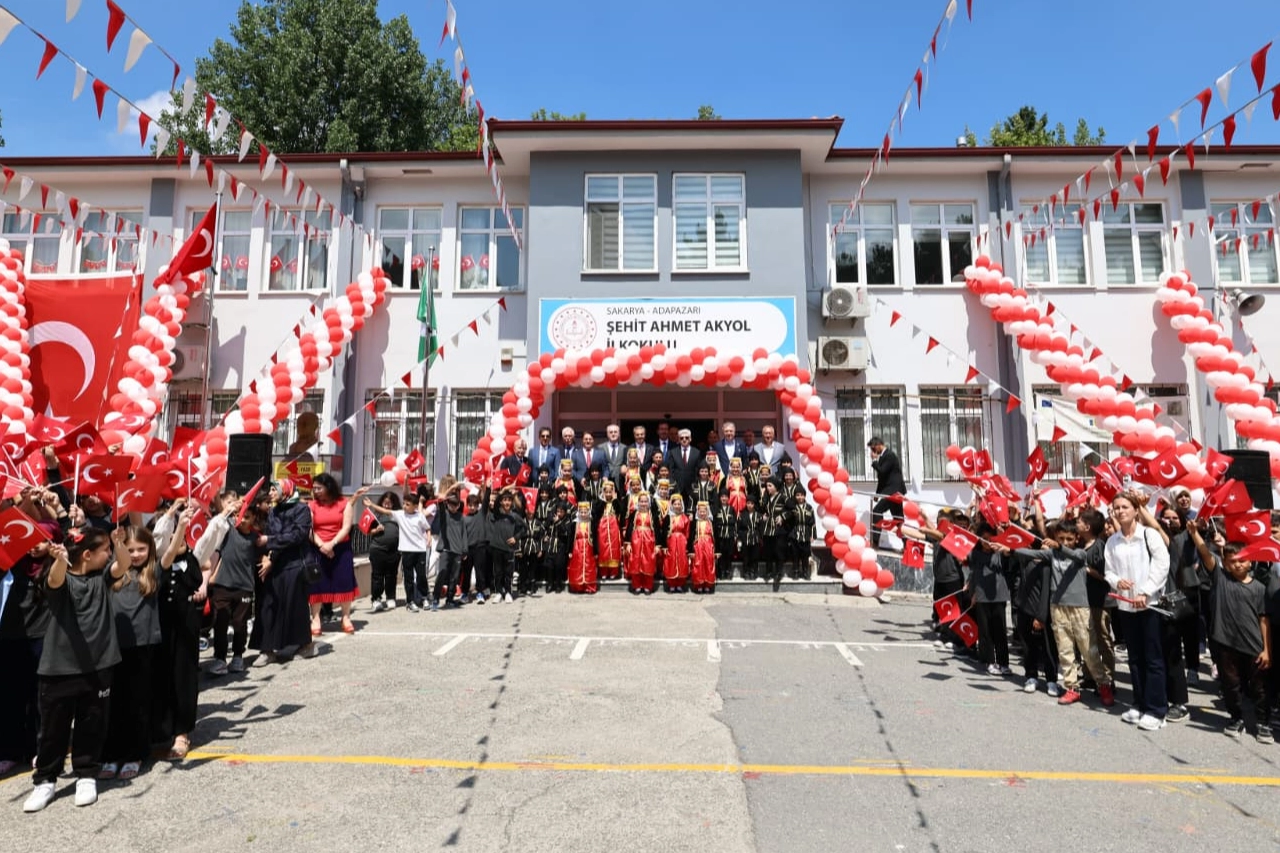 Sakarya&rsquo;da eğitim maratonu karne sevinciyle tamamlandı