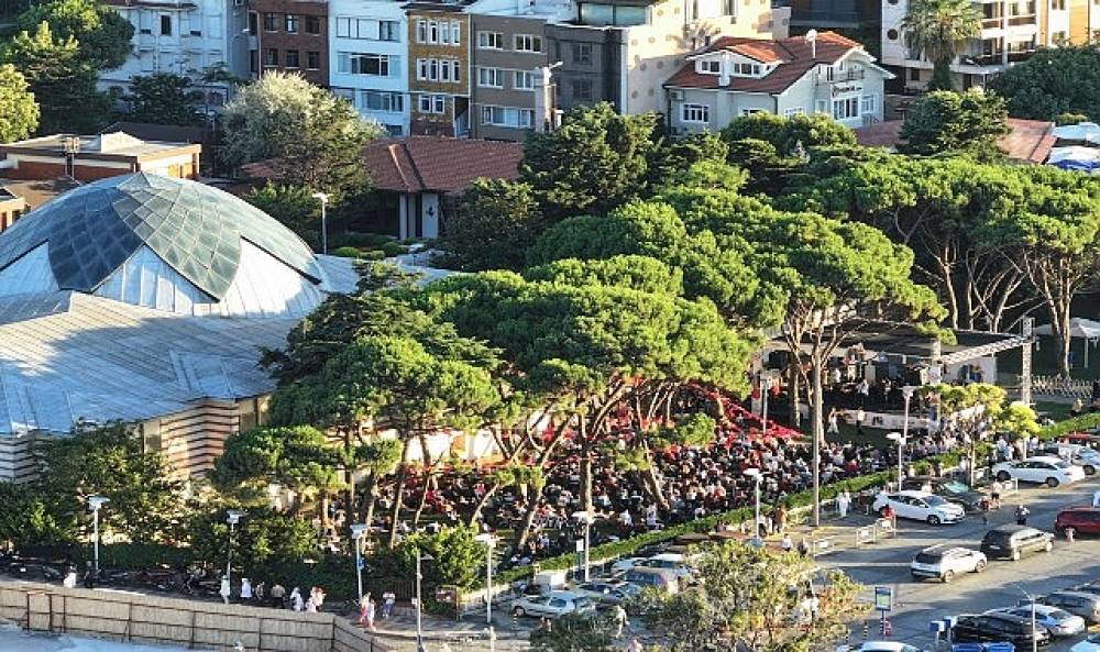 Altın Karınca &Ouml;d&uuml;ll&uuml; Klasik Pazar &Uuml;&ccedil;&uuml;nc&uuml; Yılında Sanatın Ritmini &Uuml;sk&uuml;dar'da Yaşatıyor