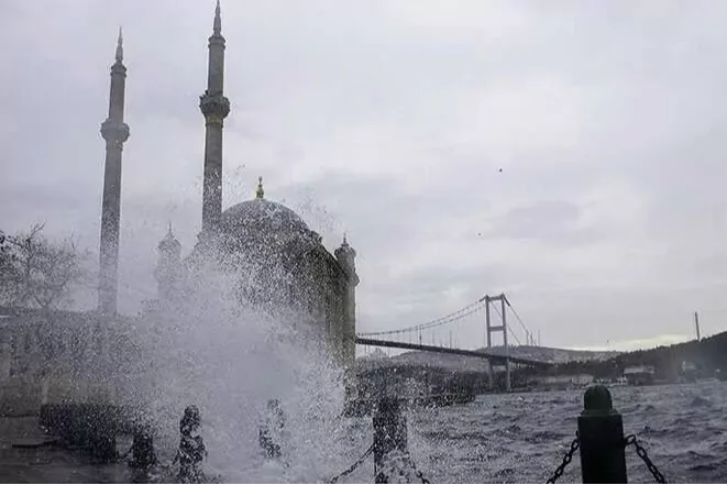 Meteoroloji&rsquo;den kuvvetli yağış ve fırtına uyarısı! Ege ve Marmara&rsquo;da dikkat!