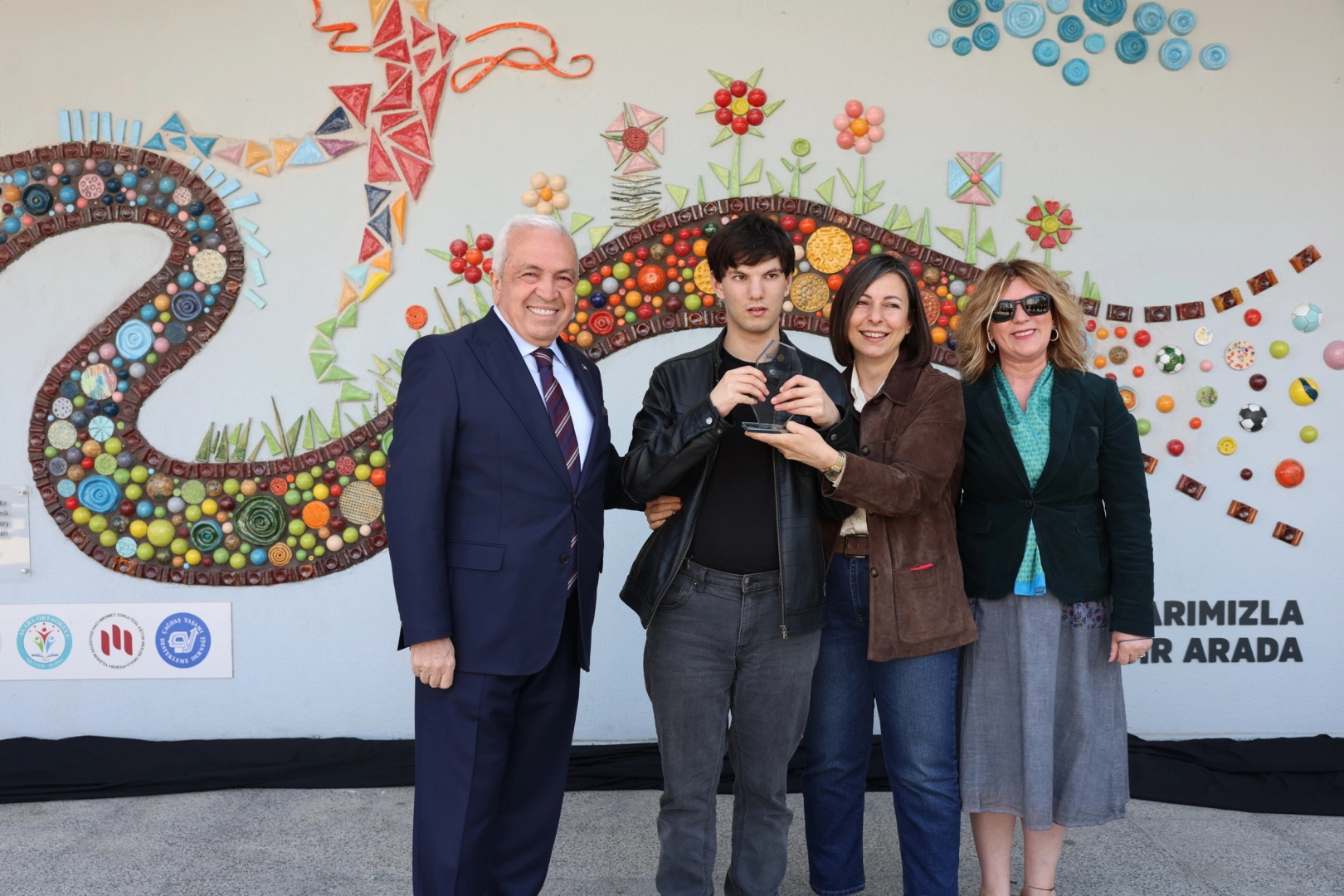 Bursa Nil&uuml;fer&rsquo;de sevgi dolu renkli dayanışma