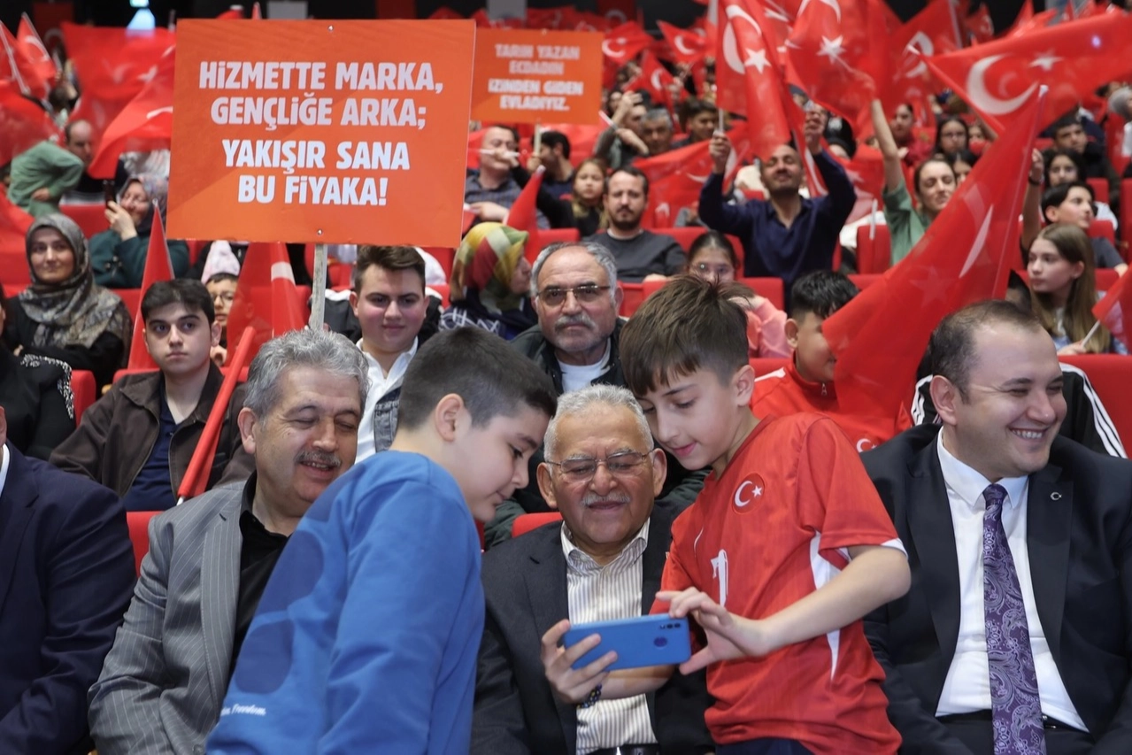 Memduh B&uuml;y&uuml;kkılı&ccedil;'tan '&Ccedil;anakkale ruhu' vurgusu