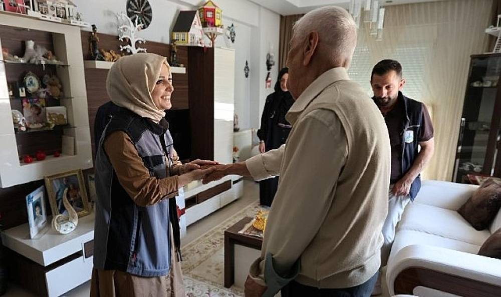 Kartepe'de G&ouml;n&uuml;llere Dokunan Bayram Ziyareti