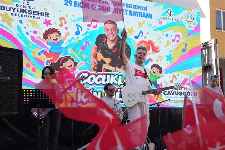 Denizli&rsquo;de Cumhuriyet coşkusu okullara taştı