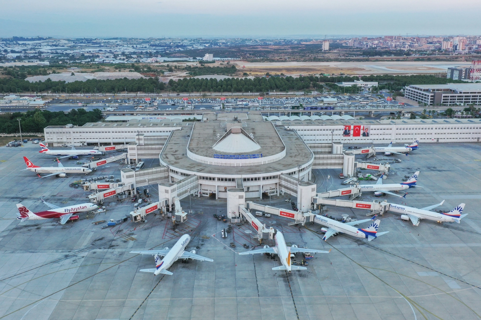 Terminallerin kapasitesi 26 AB &uuml;lkesinin toplam n&uuml;fusunu aştı