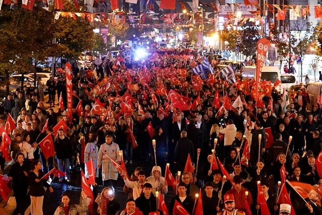 Beylikd&uuml;z&uuml; 103. yıl coşkusunu doyasıya yaşadı