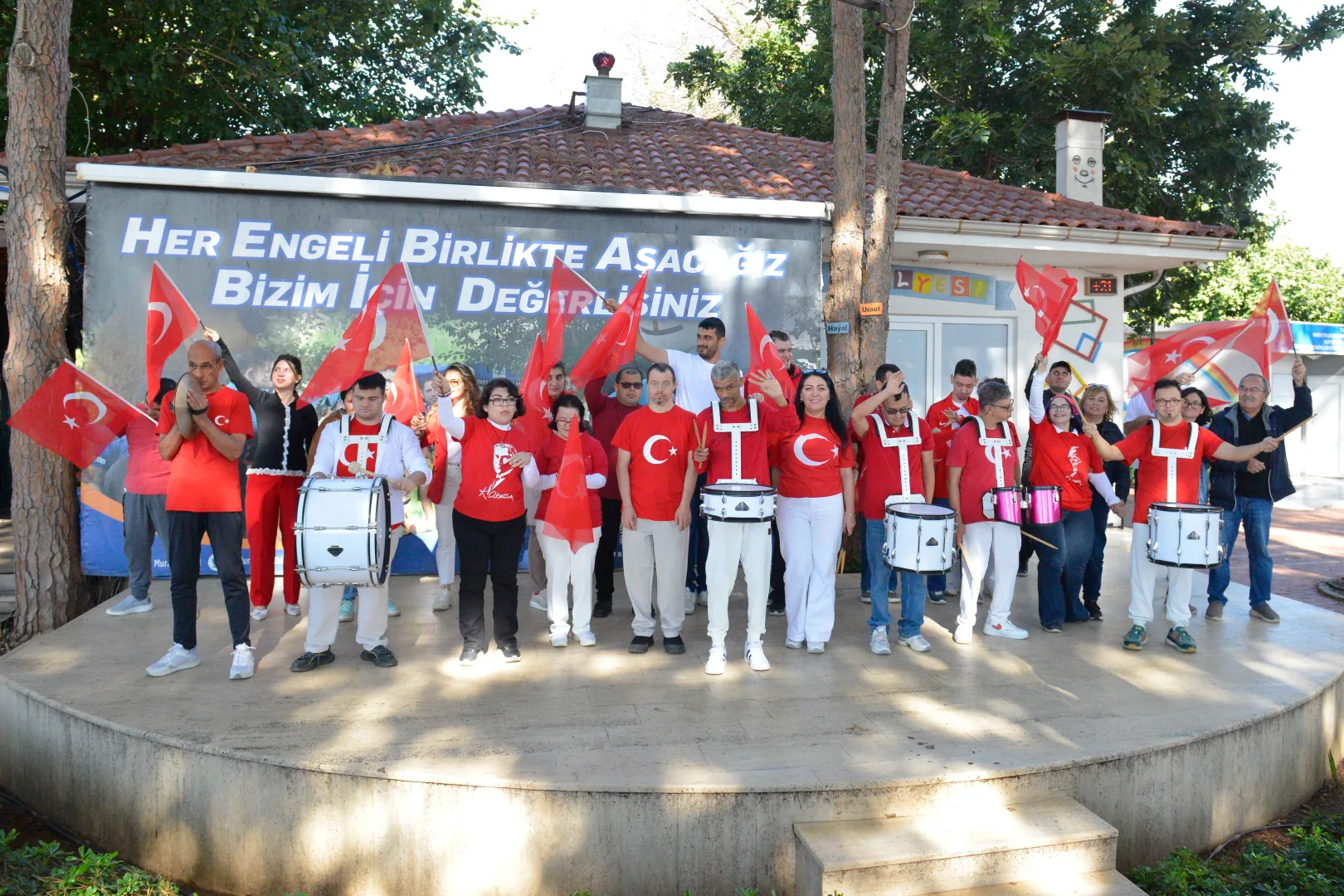 &Ouml;zel gereksinimli bireylerden Cumhuriyet coşkusu
