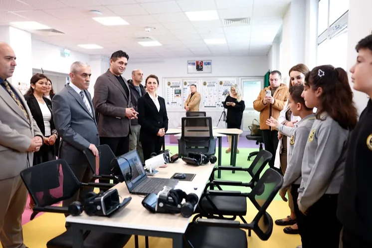 İzmir Aliağa'da geleceğin sınıfı a&ccedil;ıldı