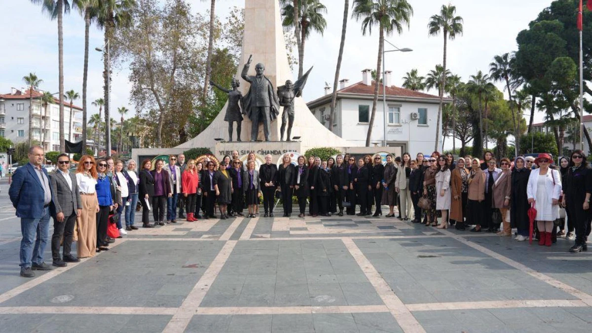 ALANYA’DA 25 KASIM’DA ANLAMLI TÖREN: “HİÇBİR KADIN YALNIZ DEĞİL” MESAJI VERİLDİ