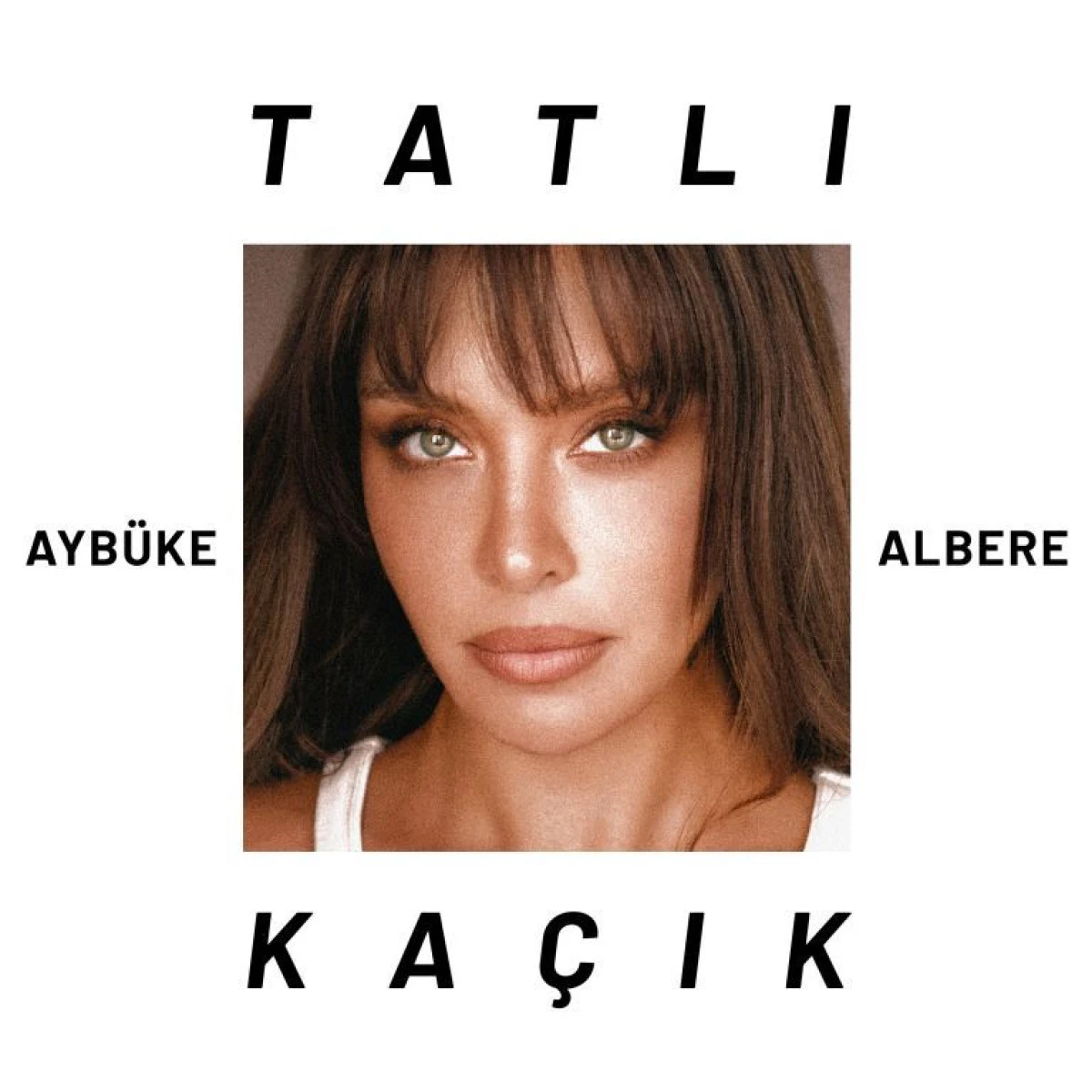 Ayb&uuml;ke Albere&rsquo;den 90'lar R&uuml;zgarı: Sezen Aksu İmzalı "Tatlı Ka&ccedil;ık" Yeniden Canlanıyor!