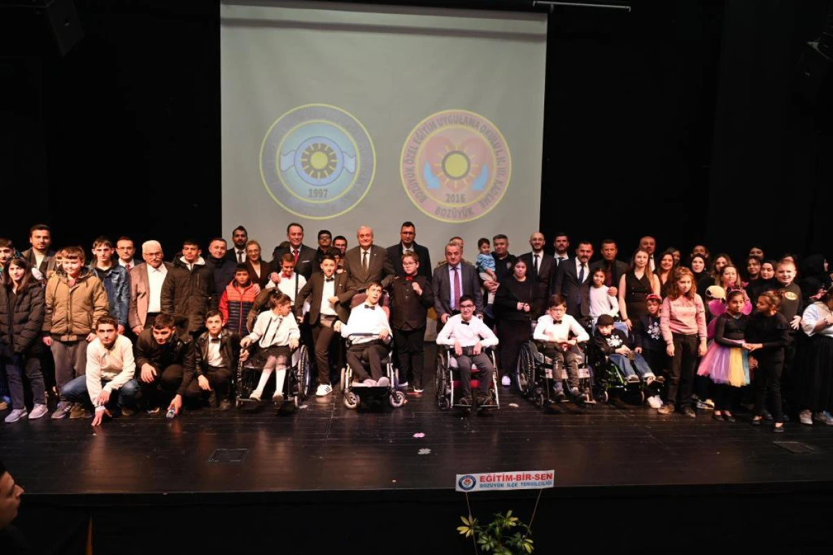 Bilecik’in Bozüyük ilçesinde  3 Aralık Dünya Engelliler günü nedeniyle farkındalık programı düzenlendi.