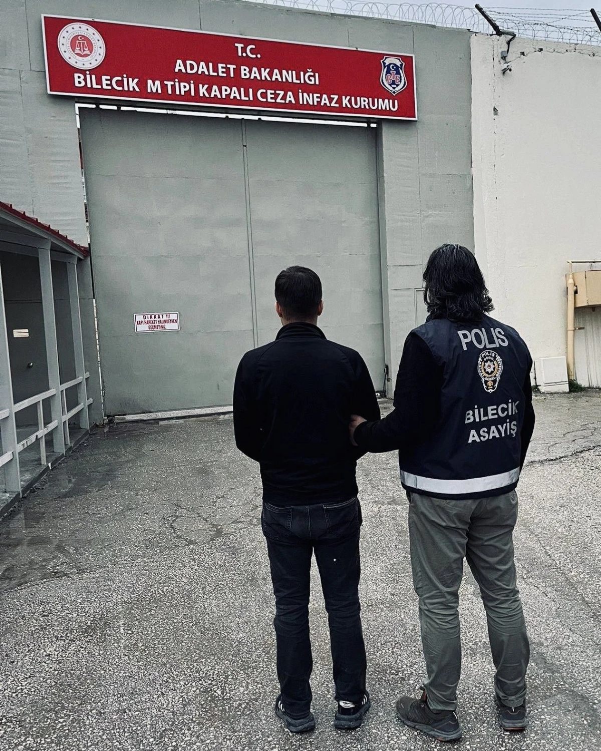 Bilecik’te aranan dolandırıcı kıskıvrak yakalandı