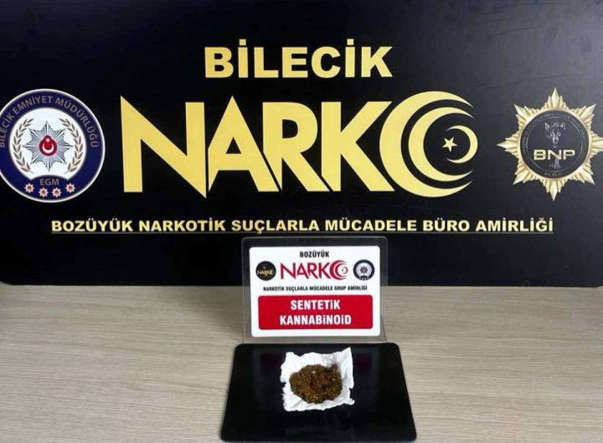 Boz&uuml;y&uuml;k&rsquo;te Narkotik Darbesi: Sentetik Madde Ele Ge&ccedil;irildi