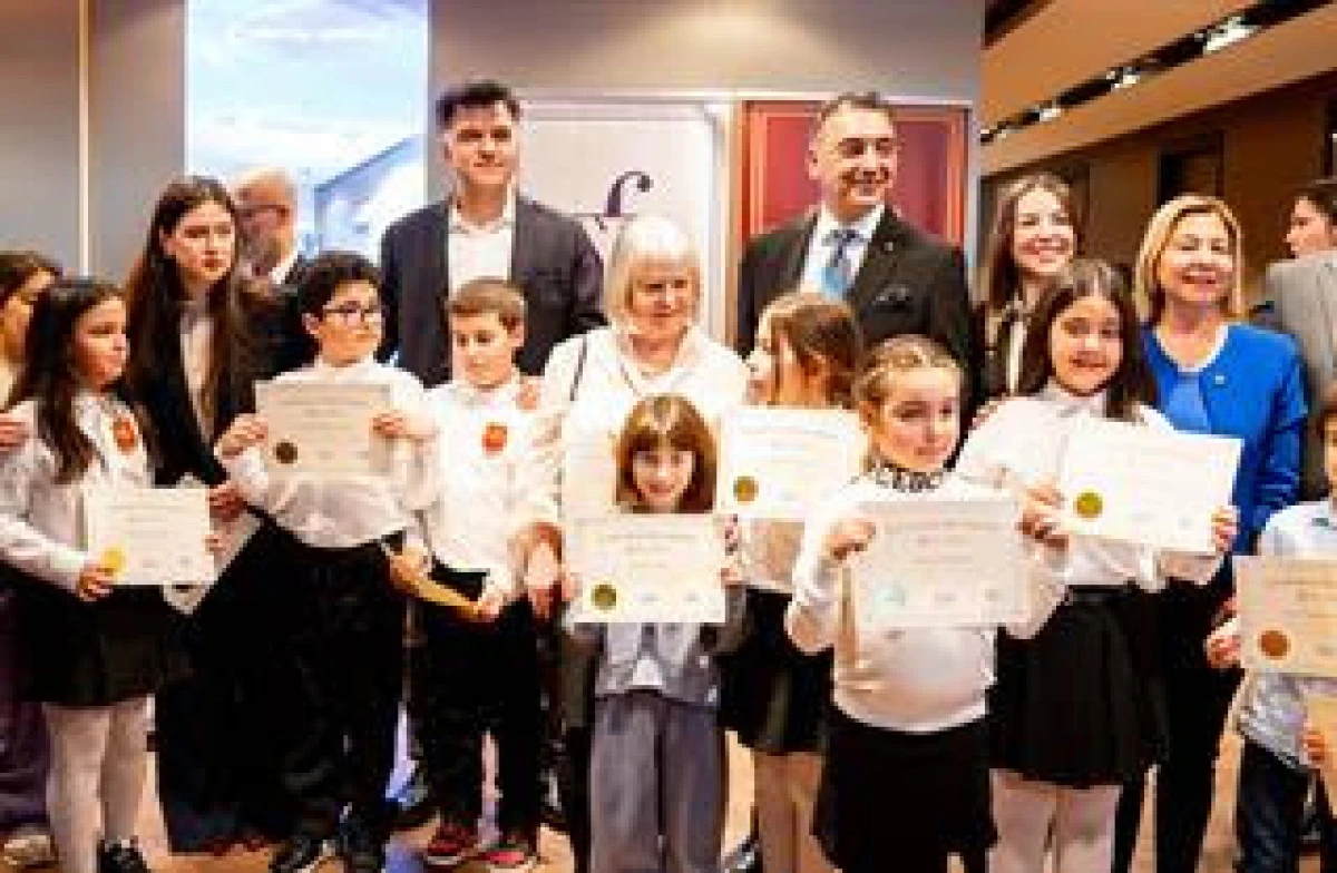 Central Hospital&rsquo;da &ldquo;Doğudan Batıya &Ccedil;ocuk G&ouml;z&uuml;nden Geleceğin D&uuml;nyası&rdquo; Sergisi A&ccedil;ıldı