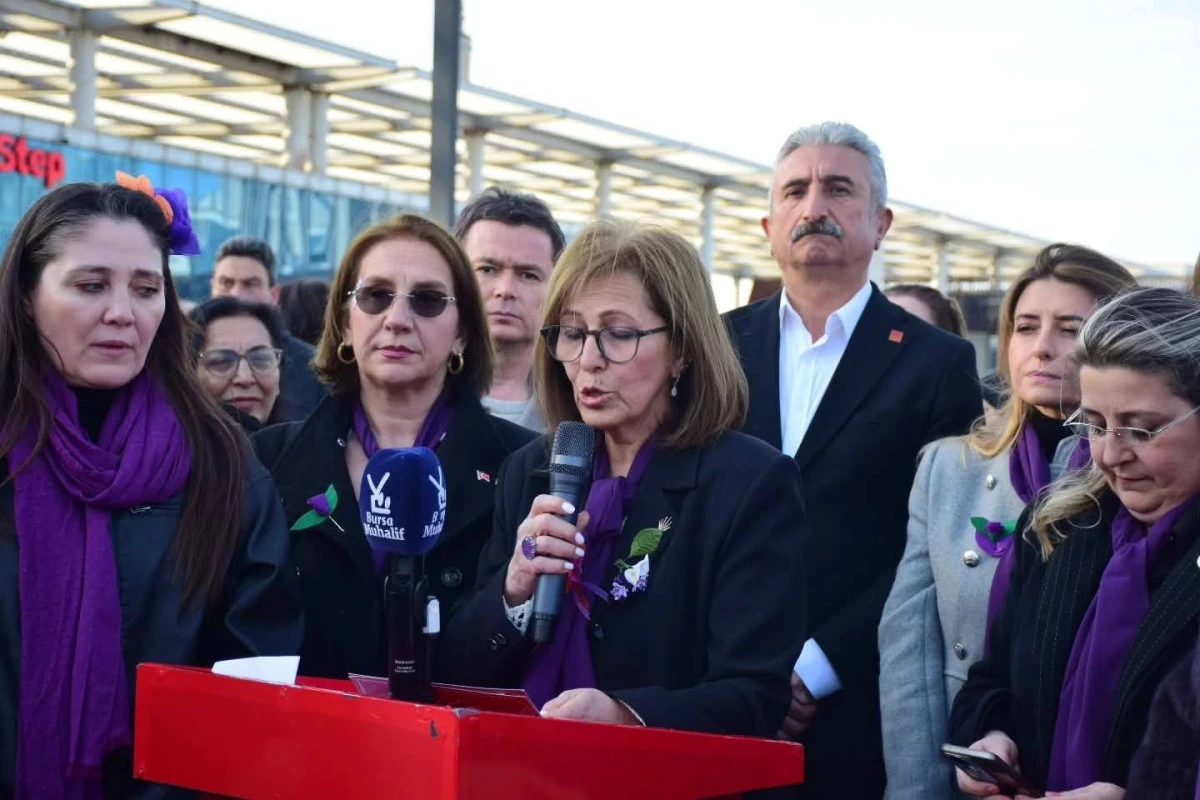 CHP Bursa İl Kadın Kolları&rsquo;ndan 8 Mart Y&uuml;r&uuml;y&uuml;ş&uuml;