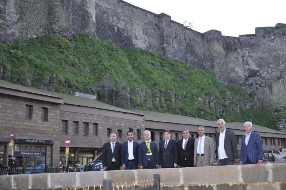 CHP &Ccedil;anakkale Milletvekili İsmet G&uuml;neşhan ve CHP Bitlis İl Başkanı Metin G&uuml;zelkaya&rsquo;dan Bitlis&rsquo;te Esnaf ve STK Ziyaretleri