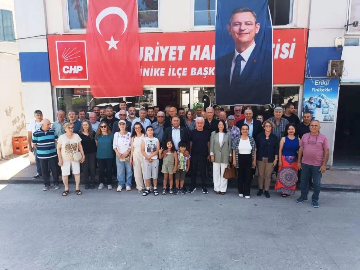 CHP Finike'den Bayramda 'Dayanışma' Mesajı: "Biz B&uuml;y&uuml;k Bir Aileyiz"