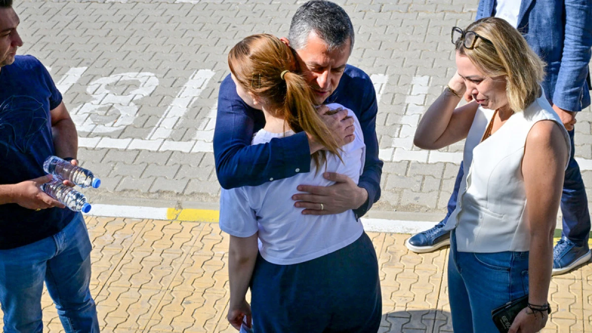 CHP Genel Başkanı Özgür Özel, Ferdi Zeyrek’in Kızı Nehir’i Sınav Yerine Götürdü