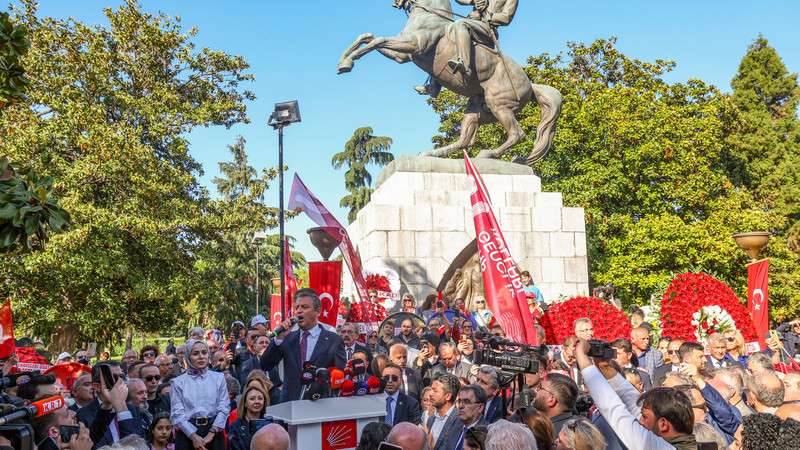 CHP Lideri Özgür Özel, 19 Mayıs’ta Samsun’da Gençlere Seslendi: “Cumhuriyet Gençlere Emanet” VİDEOLU HABER