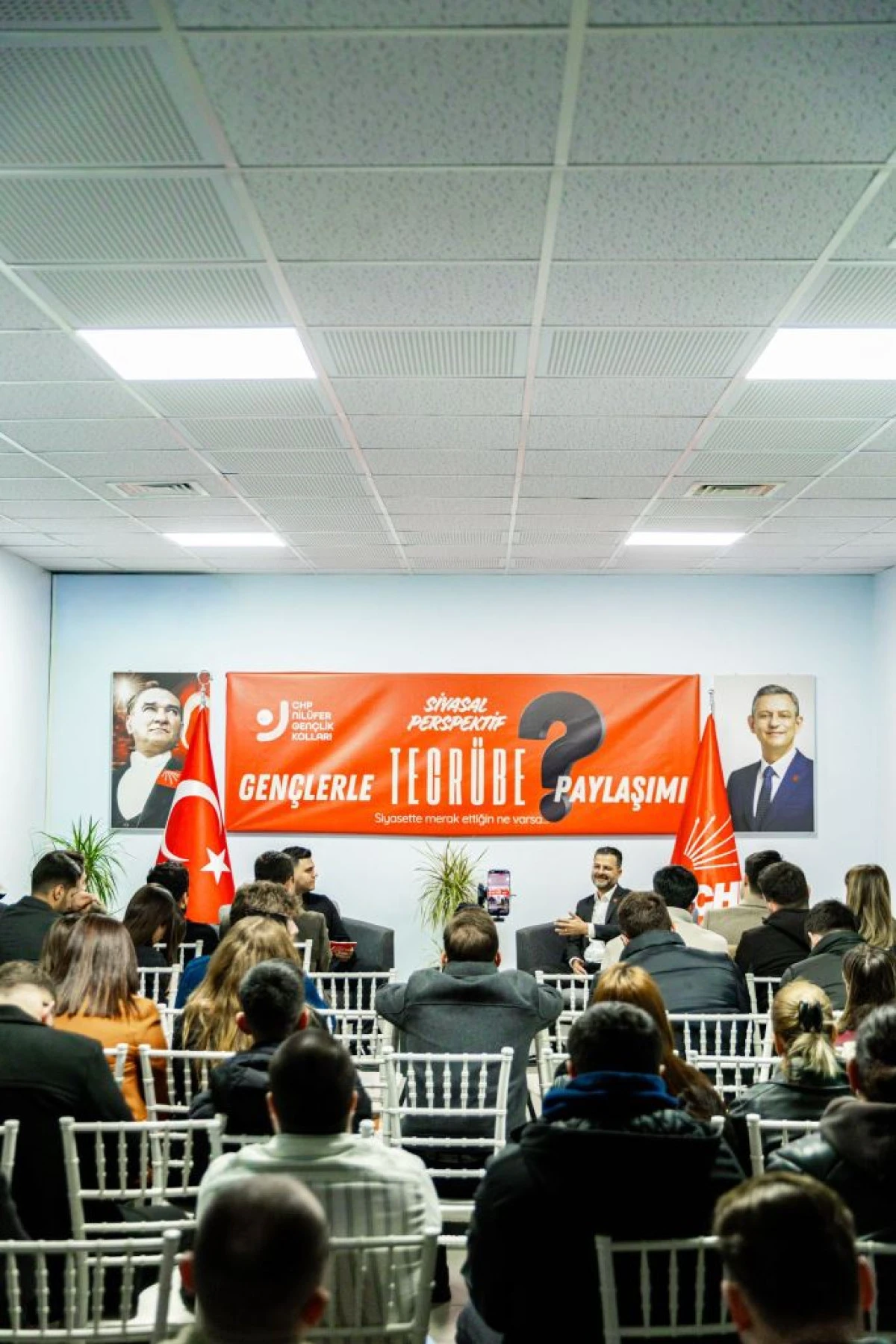 CHP Nil&uuml;fer Gen&ccedil;lik Kolları&rsquo;ndan &ldquo;Siyasal Perspektif&rdquo; Programı