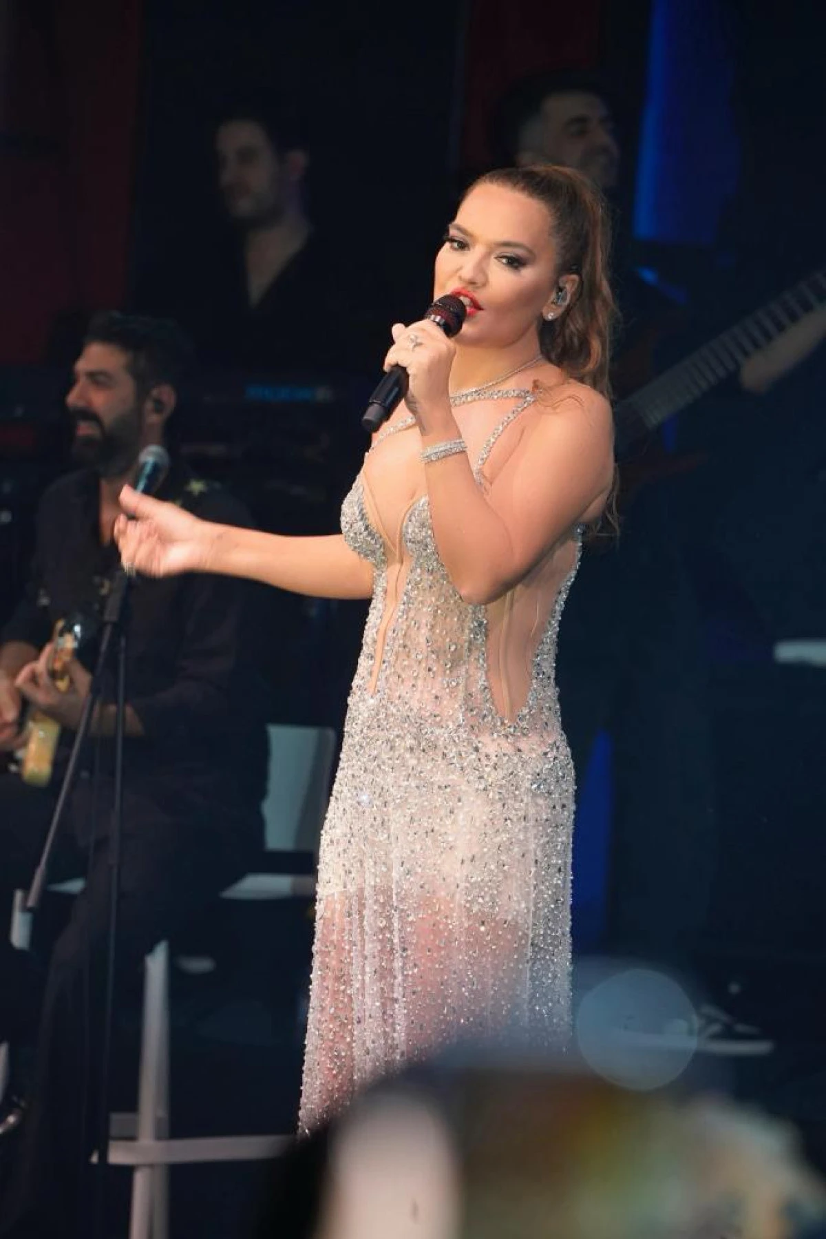 DEMET AKALIN ANTALYA’DA SAHNEDE PARLADI!