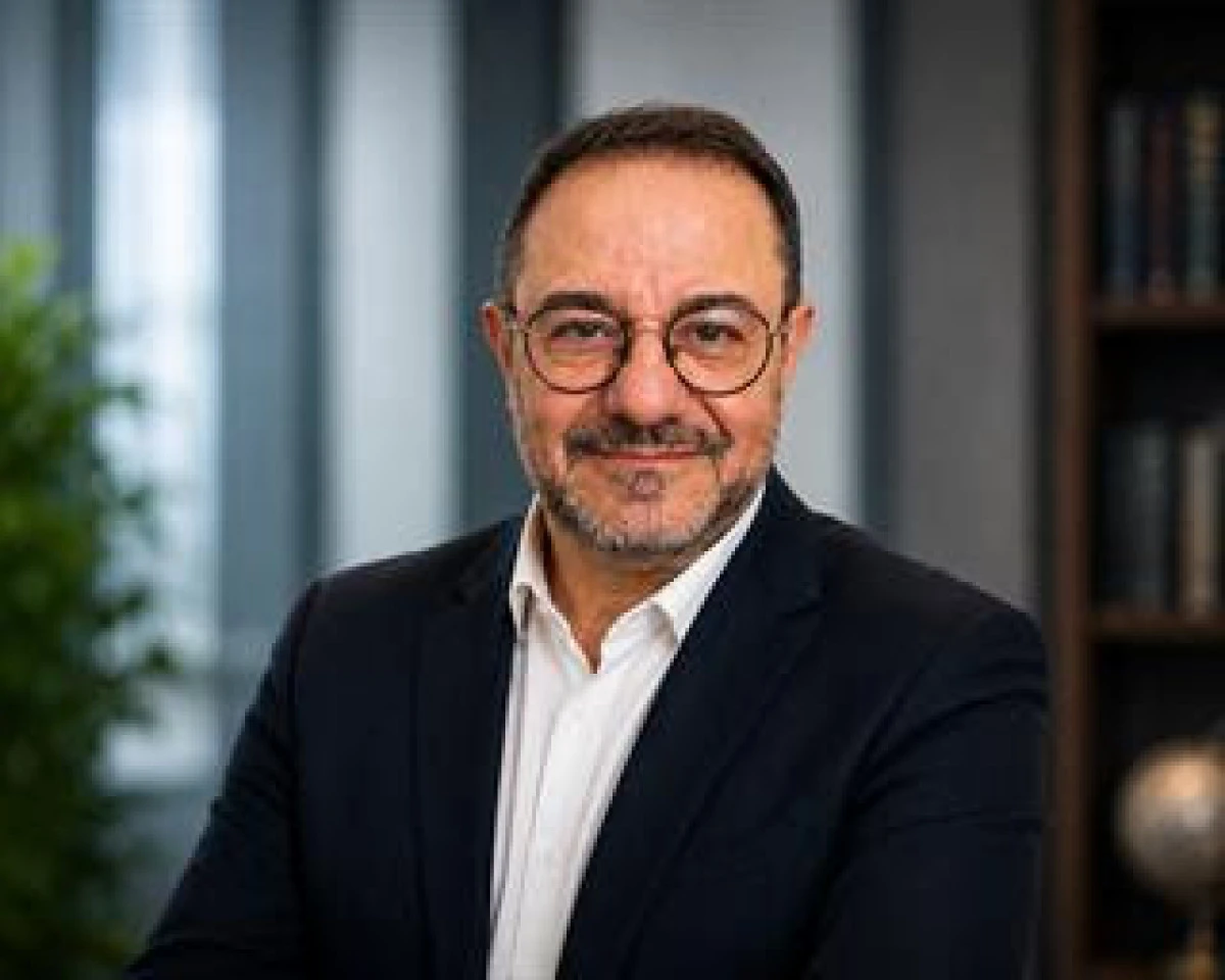 Dışy&ouml;nder Başkanı Dr. Hakan &Ccedil;ınar'dan İthalat Vergisi Uyarısı: "G&uuml;mr&uuml;k Duvarları Fabrikayı Korur Ama Fabrika Kurmaz"