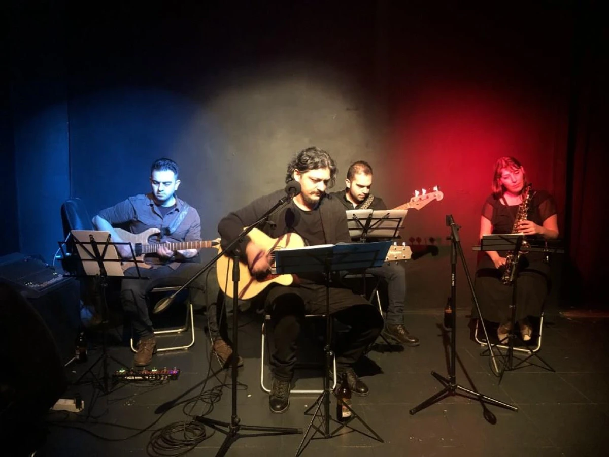 Emre &Ccedil;akmakoğlu&rsquo;ndan &Ccedil;ifte &Uuml;retim: İlk Romanının Ardından Yeni Single "Yol" Yayında!