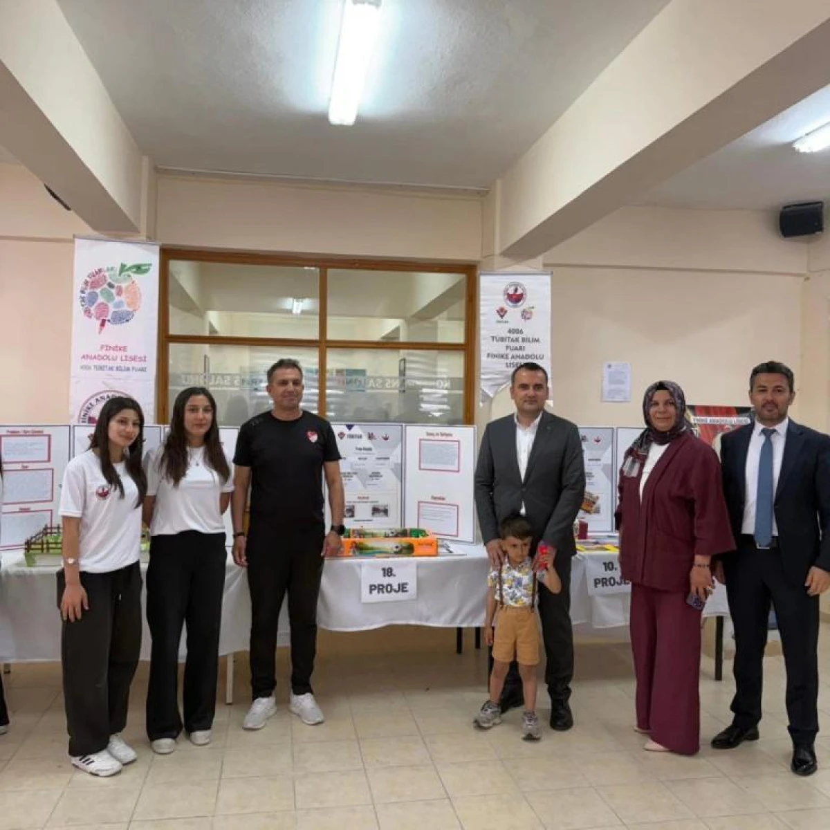Finike Anadolu Lisesi&rsquo;nde Bilim Şenliği: Kaymakam &Ccedil;elik&rsquo;ten T&Uuml;BİTAK Sergisine Ziyaret