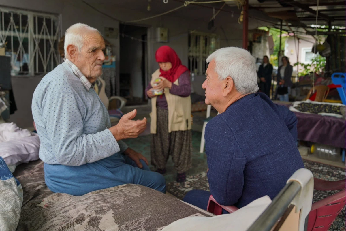 Finike Belediye Başkanı Geyik&ccedil;i'den Yaşlılar G&uuml;n&uuml;'nde Anlamlı Ziyaret