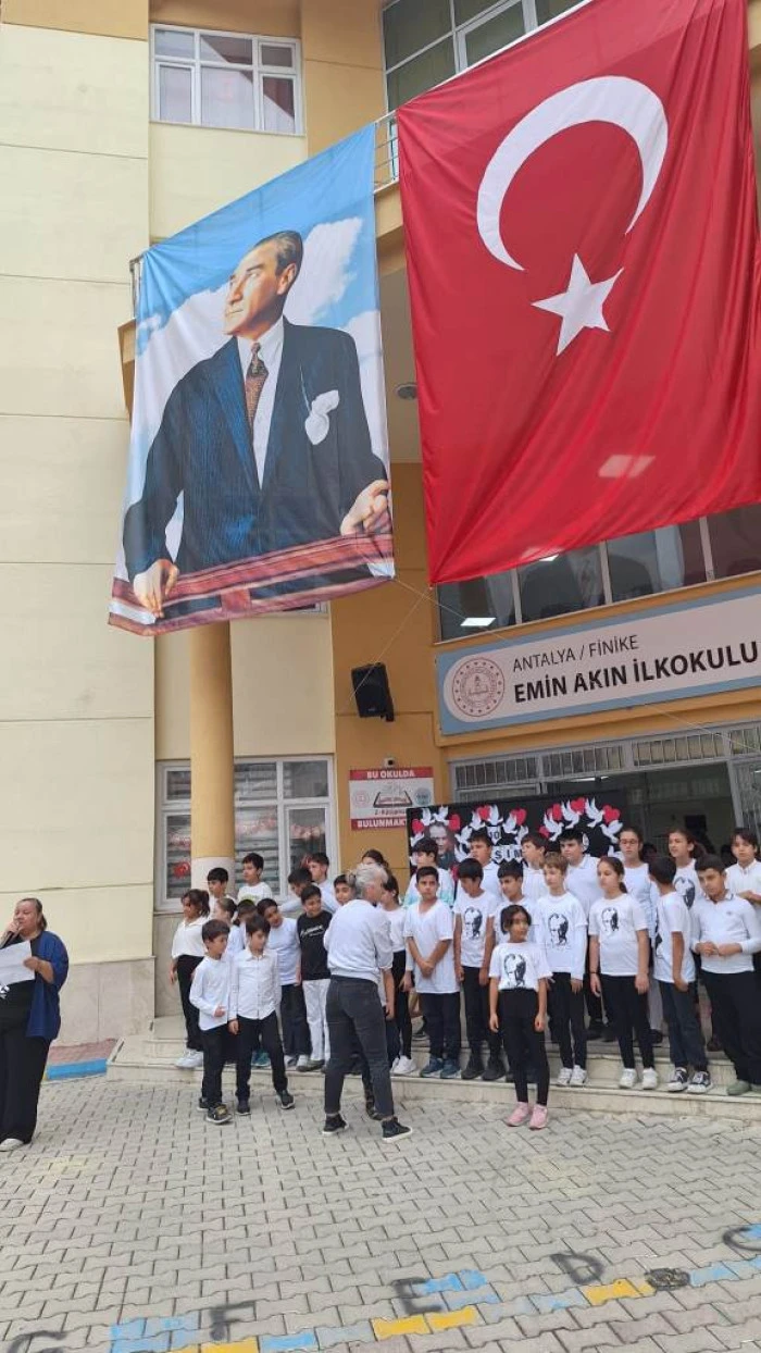 Finike Emin Akın İlkokulu’nda Atatürk’ü Saygı ve Özlemle Andı