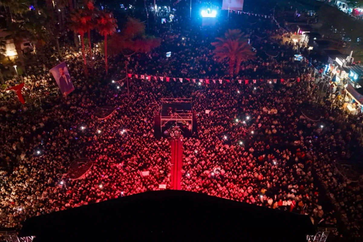Finike Festivali&rsquo;nde Muhteşem Kapanış: Fatma Turgut Kulakların Pasını Sildi!